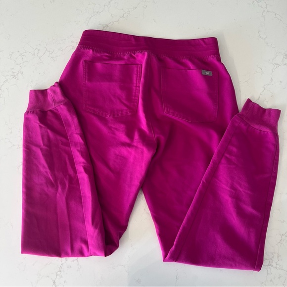 Figs Raspberry Sorbet Scrub Set - Picture 3 of 7